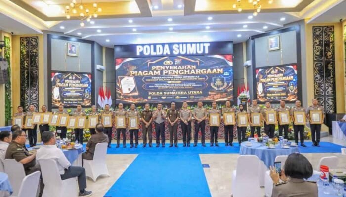 Reformasi Birokrasi Polda Sumut Diapresiasi, Satker Berprestasi Terima Penghargaan Zona Integritas dan Pelayanan Prima
