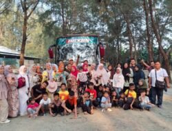 Fauzi DPRD Medan Baur Bersama Warga Jermal 7, Nikmati Kebersamaan di Pantai Sri Mersing